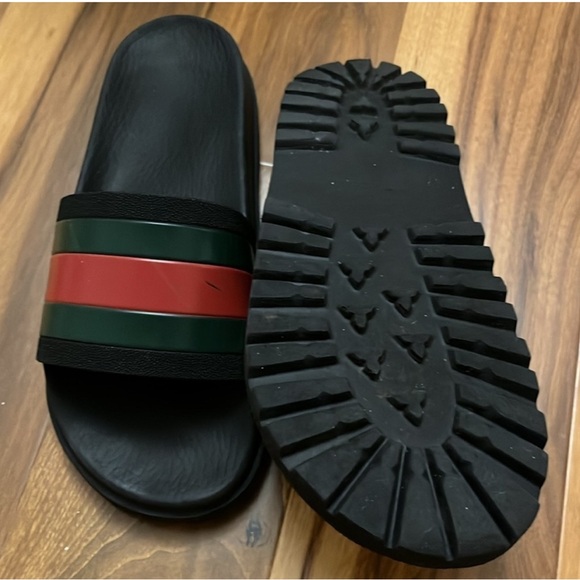 Gucci Black and Red Slip-On Loafers with Bold Stripes - Picture 7 of 14